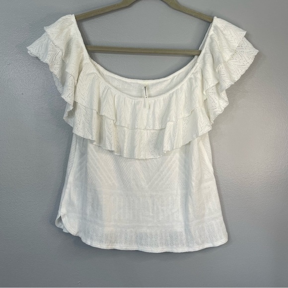 Elegant White Ruffle Top - Picture 1 of 7